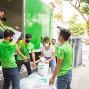 Gạo Hoa Lúa đồng hành cùng Nghệ sĩ Kim Tuyến lấp đầy “ATM gạo” nghĩa tình Gạo Hoa Lúa đồng hành cùng Nghệ sĩ Kim Tuyến lấp đầy “ATM gạo” nghĩa tình